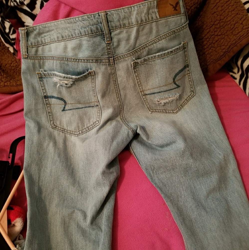 American Eagle Distressed Mom Jean